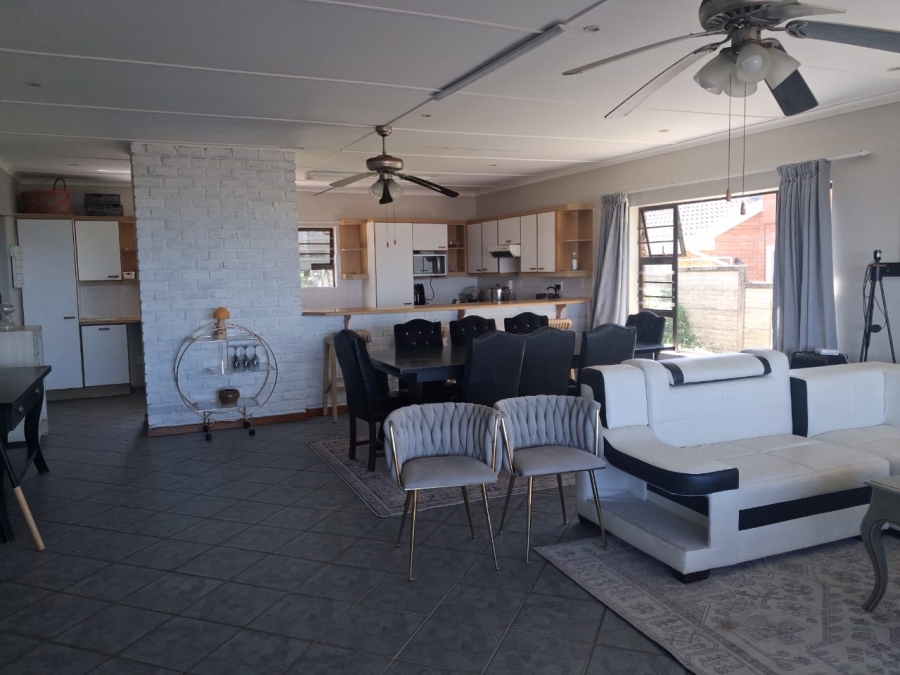 To Let 3 Bedroom Property for Rent in Winterstrand Eastern Cape